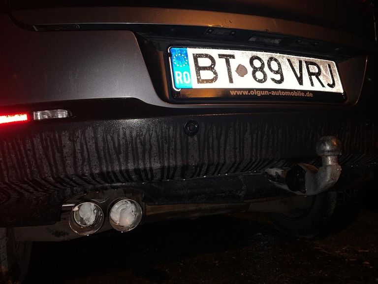 Anchetă a poliției, după ce un candidat și-a găsit mașinile vandalizate