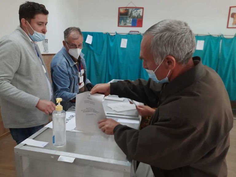 Alegători puși în dificultate din cauza buletinelor de vot