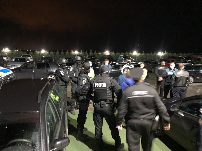 Petreceri sparte cu mascaţii din cauza Covid19 (video)