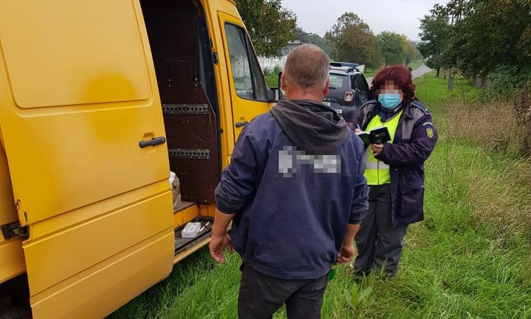 Contrabandist botoşănean lăsat fără maşină de poliţiştii de frontieră
