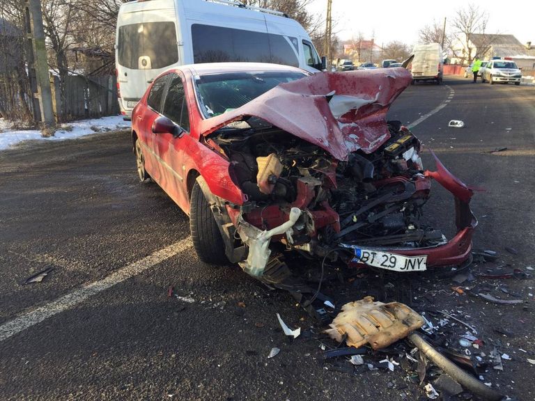 Accident grav după o depăşire periculoasă