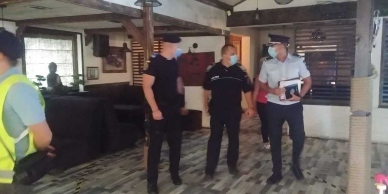 Acțiuni ale polițiștilor pentru verificarea măsurilor impuse în contextul stării de alertă