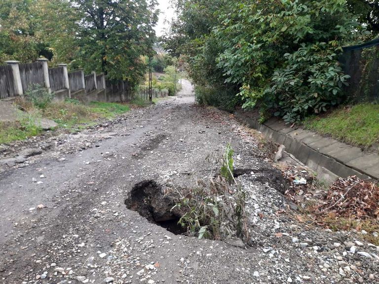 Strada Grigore Antipa arată ca după bombardament