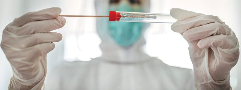 14 cazuri noi de infectare cu tulpina britanică a SARS-CoV-2, în România