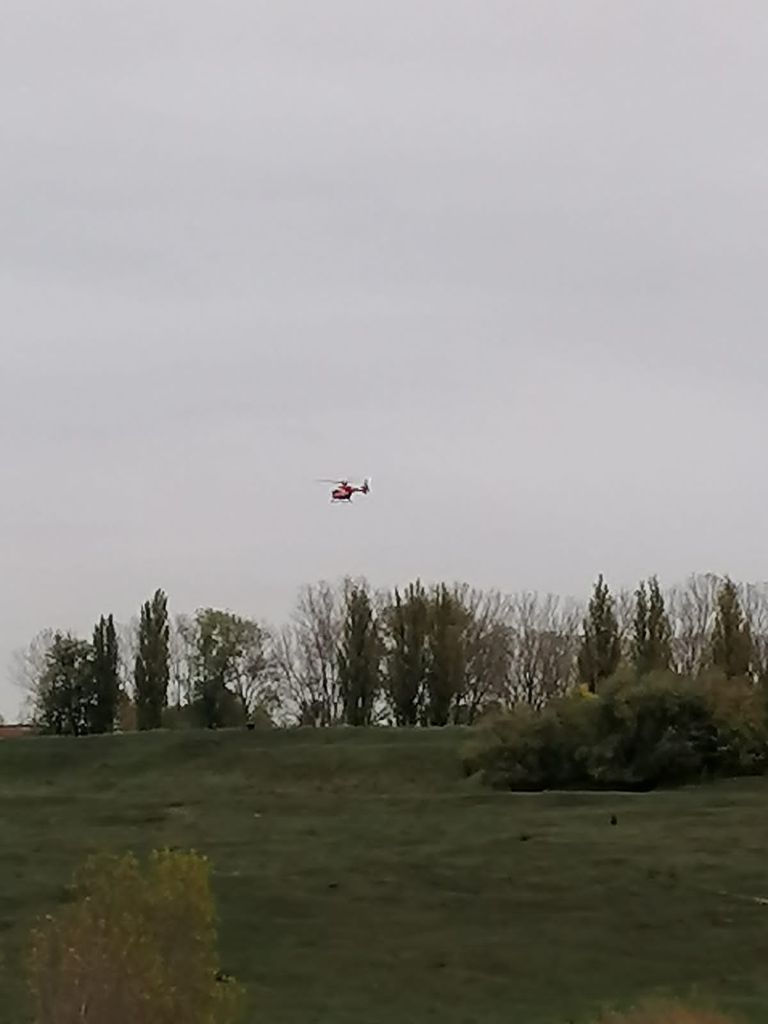Copil trimis cu elicopterul la Iași după ce a înghițit un fluier (video)