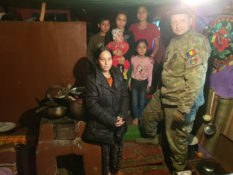 Familie cu cinci copii răpusă de nevoi. Militarii veterani cer sprijin