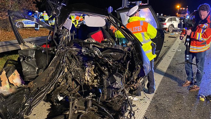 Dezastru pe o autostradă din Germania, provocat de un român care a intrat pe contrasens