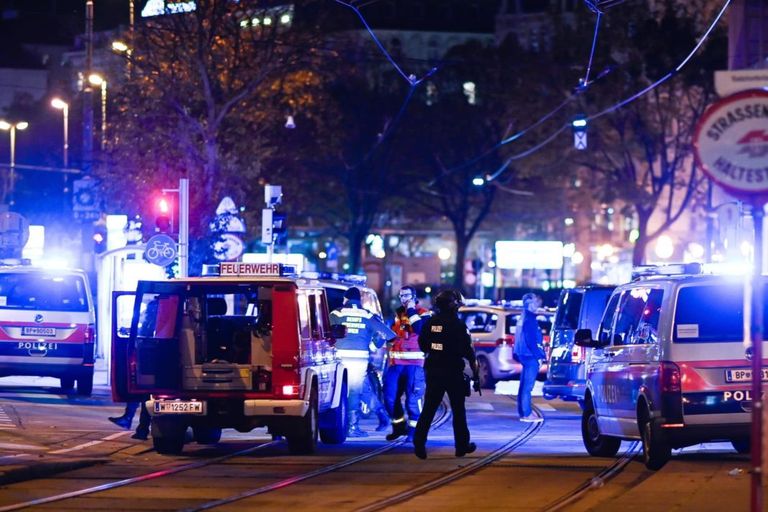 ALERTĂ emisă de Viena: numărul morţilor în urma atentatului terorist a urcat la CINCI