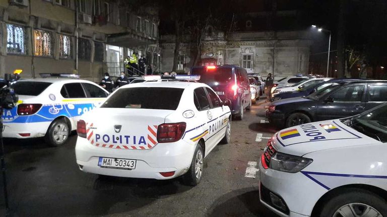 Hoții de la „Select” băgați în arest