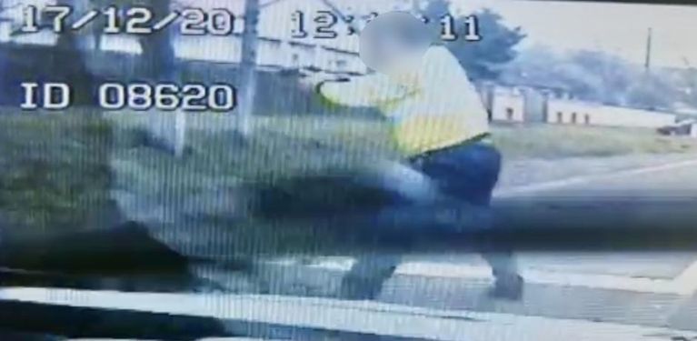 Imagini cu urmărirea dintre poliţişti şi bărbatul ucis (VIDEO)