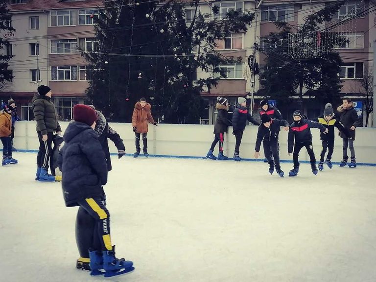 Acces gratuit pentru copii la patinoarul din Dorohoi