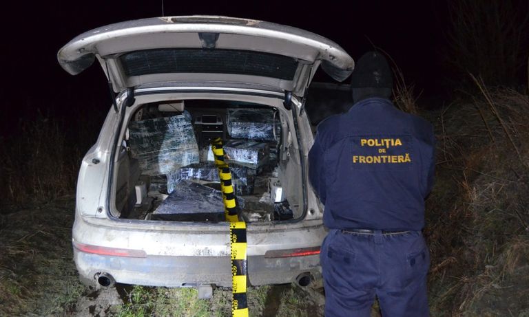 Ţigări de contrabandă de peste 266.000 lei confiscate cu focuri de armă