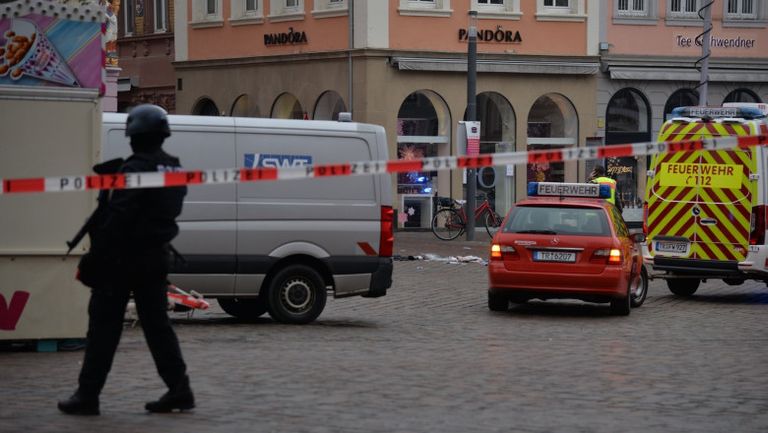 Doi morți după ce o mașină a intrat în mulțime, într-o zonă pietonală din Trier, Germania