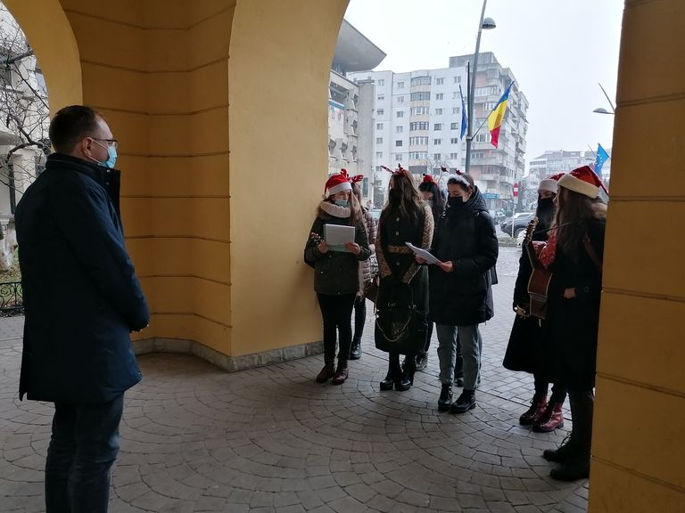 Primii colindători la Primăria Botoşani (video)