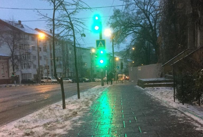Probleme în municipiu din cauza ploii îngheţate (video)