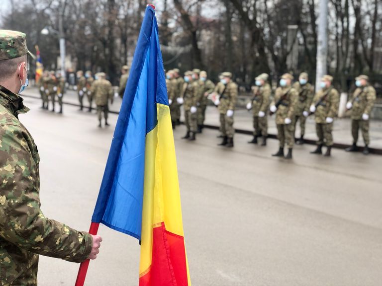 Ziua Unirii marcată doar cu Armata la statuia lui Cuza (video)