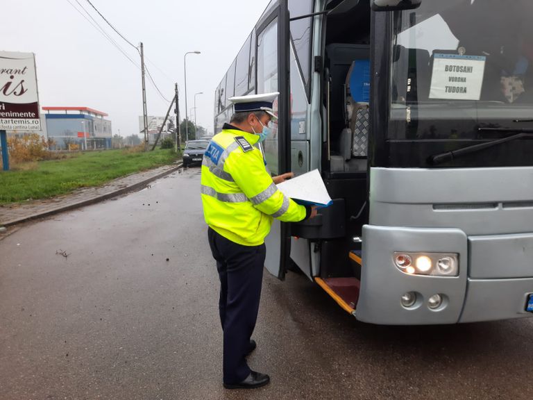 Transportatori verificați în trafic de polițiștii de la Rutieră