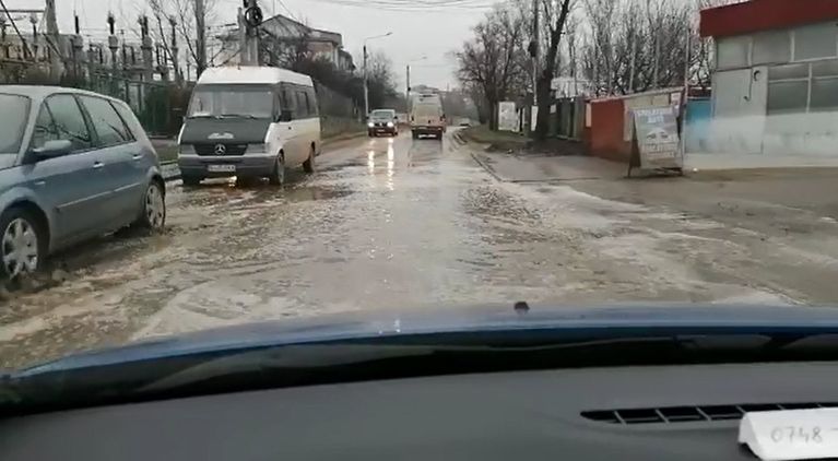 Poliţiştii locali fac verificări pe strada Pacea