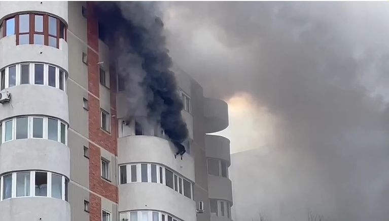 Procurorii militari anchetează intervenția pompierilor la incendiul din Constanța, în care a murit o femeie