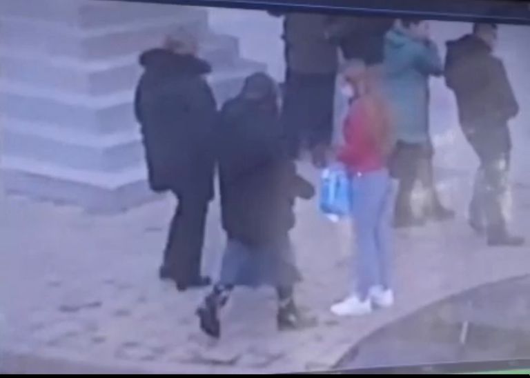 Femeie prinsă de polițiști la furat  (video)