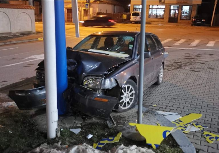 Mașină distrusă la beție