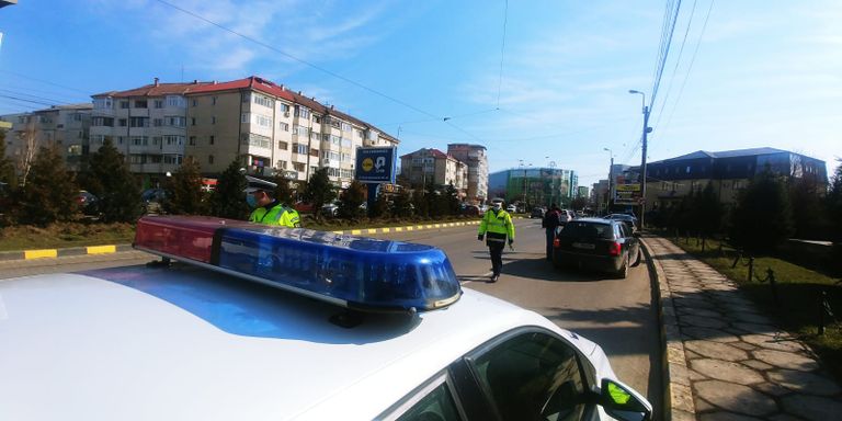 Șoferițe trase pe dreapta și felicitate de polițiștii rutieri
