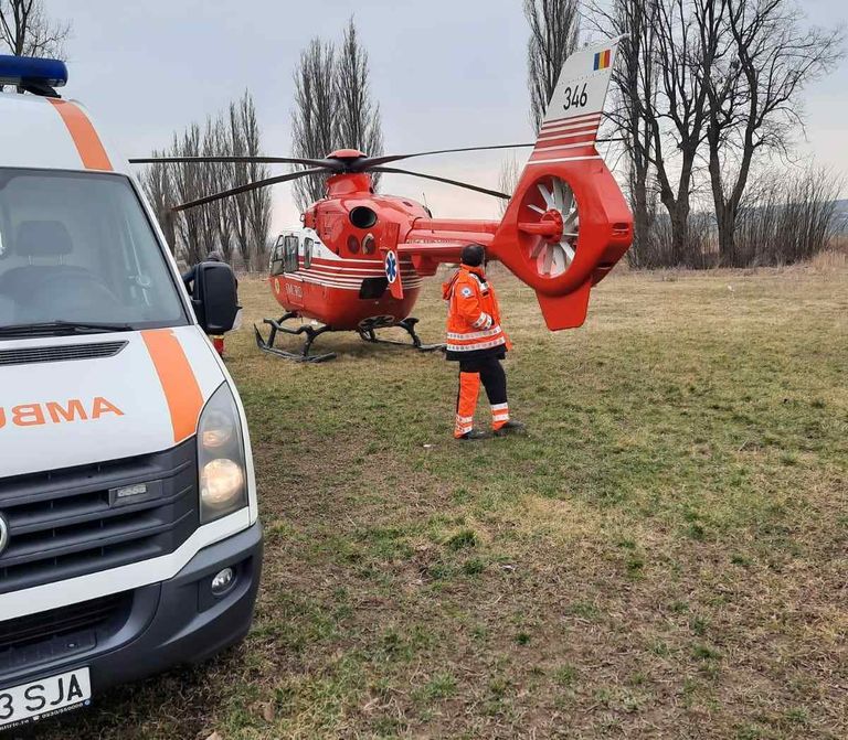 Ambulanţier luat cu elicopterul după un infarct (video)