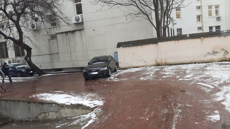 Trei sferturi dintre angajații CJ Botoșani au venit la serviciu fără mașină