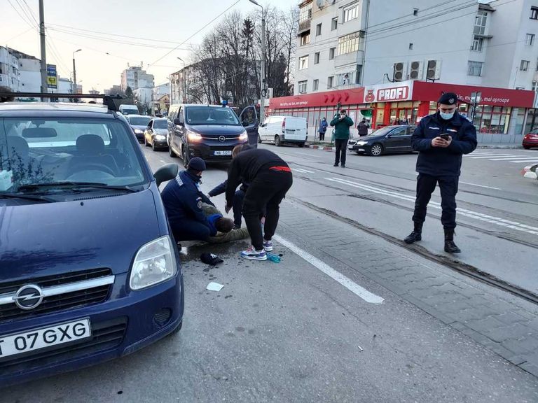 Bărbatul care a căzut pe stradă, în timpul protestului de ieri, era beat (video)
