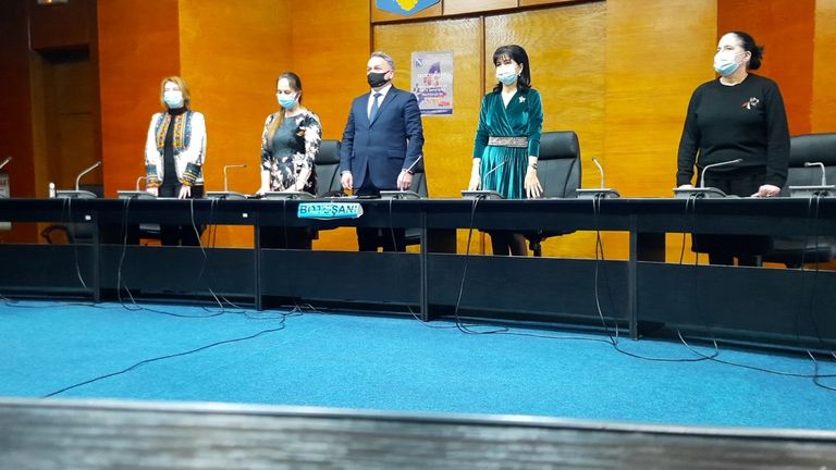 Dan Nechifor, Aneta Gireadă și Magda Oleniuc, învestiți în funcțiile de prefect și respectiv subprefect