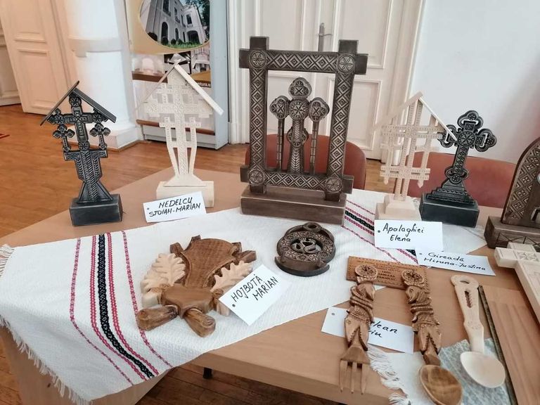 Expoziţie inedită la Şcoala Populară de Arte