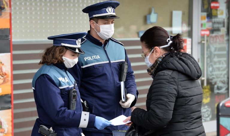Peste 180 de persoane amendate de polițiști pentru că nu purtau mască