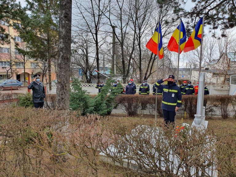 Pompieri botoşăneni avansaţi în grad, de Ziua Protecției Civile din România