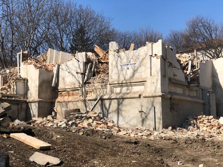 Încă o casă a Botoşaniului a devenit istorie (video – galerie foto)
