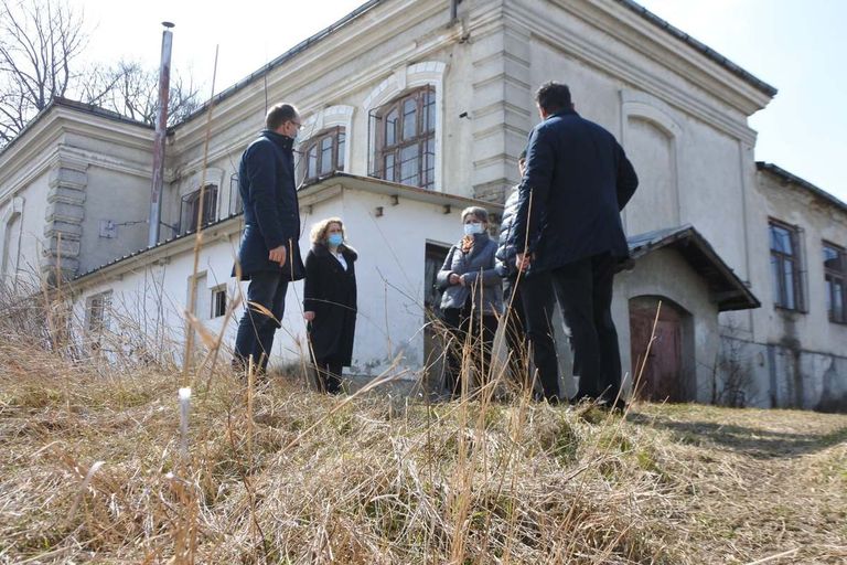 Primarul Cosmin Andrei a vizitat ieri patru şcoli din municipiu