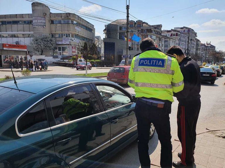 Alerta pe șoselele din județ. Șoferi băuți și fără permis opriți în trafic de polițiști