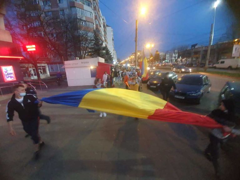 Protestul botoşănenilor s-a mutat pe trotuare (video)