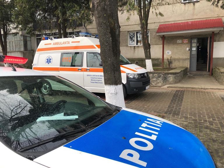 Panică într-un bloc din cauza unei bătrâne (video)