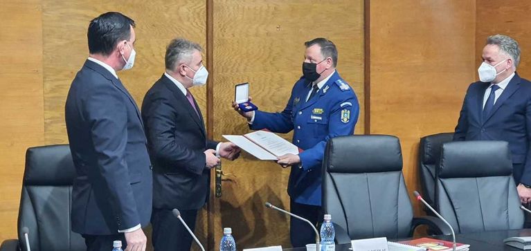 Fostul șef al Jandarmeriei Botoșani decorat de ministrul Afacerilor Interne