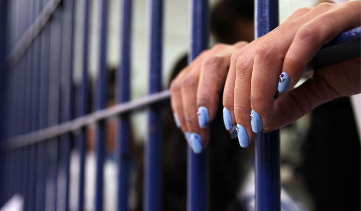 Femeia reținută pentru furturi de 200.000 de euro a fost arestată provizoriu