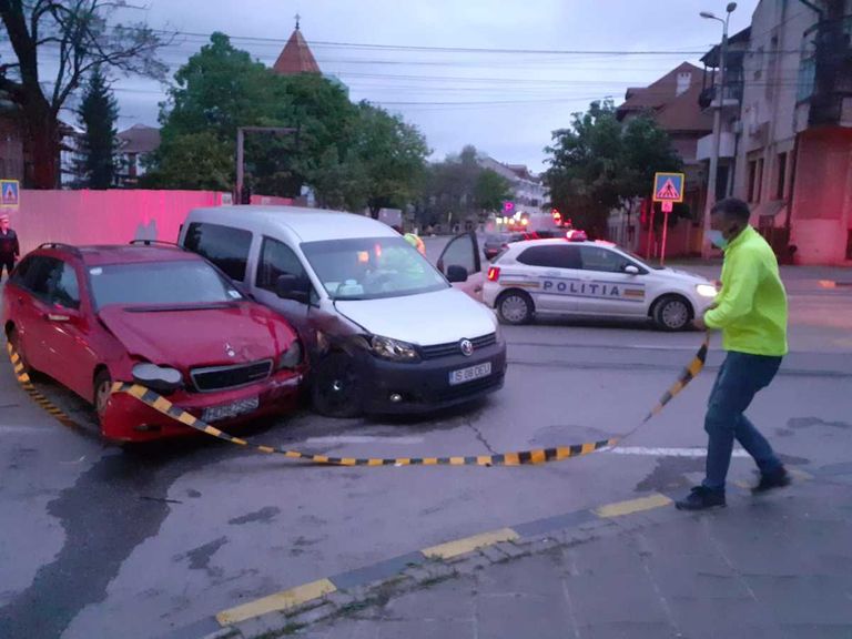 Accident grav într-o intersecţie problemă