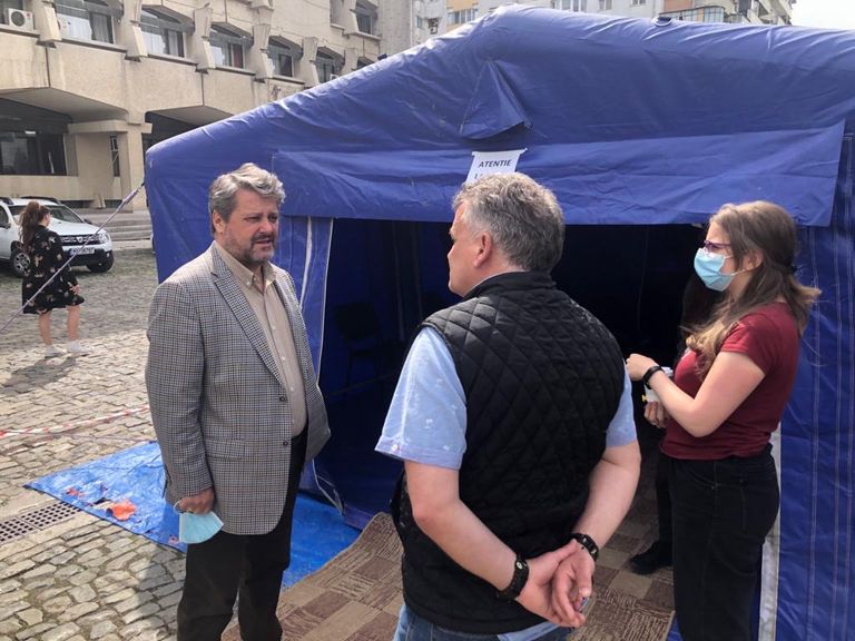 Șef din MAI la maratonul de vaccinare din fața Prefecturii