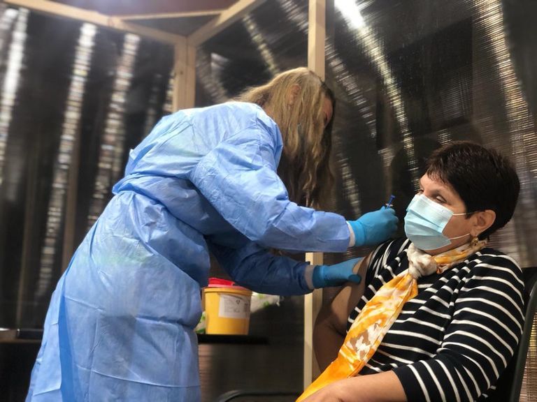 Maraton al vaccinării început cu 20 de oameni (video)