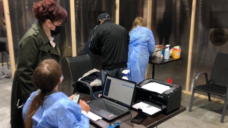 Peste 200 de botoşăneni vaccinaţi în prima zi la Cornişa (video)