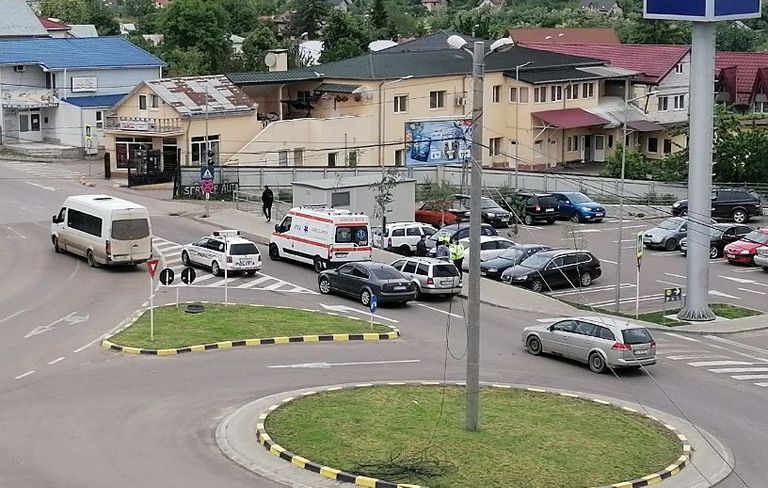 Şofer rămas fără permis după ce a lovit un biciclist băut (video)