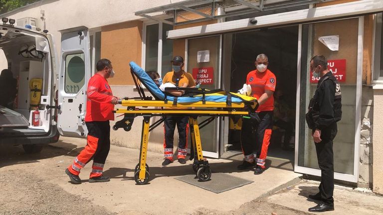 Tânără ajunsă la Urgenţe după ce a fost vaccinată (video)