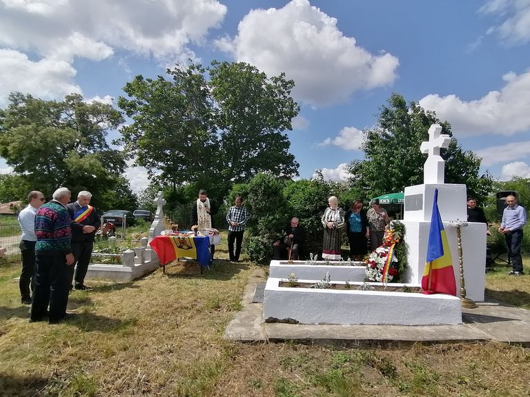 Eroi omagiaţi în satul Teişoara (video)
