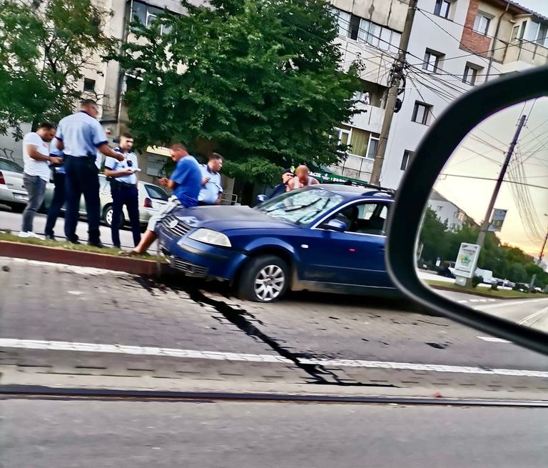 Accident în centrul orașului, șoferul aproape de comă alcoolică