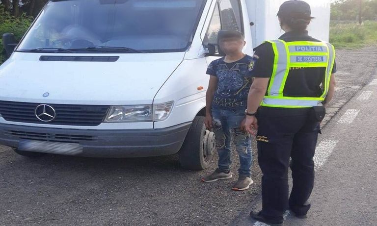 Depistat cu o asigurare falsă de către poliţiştii de frontieră