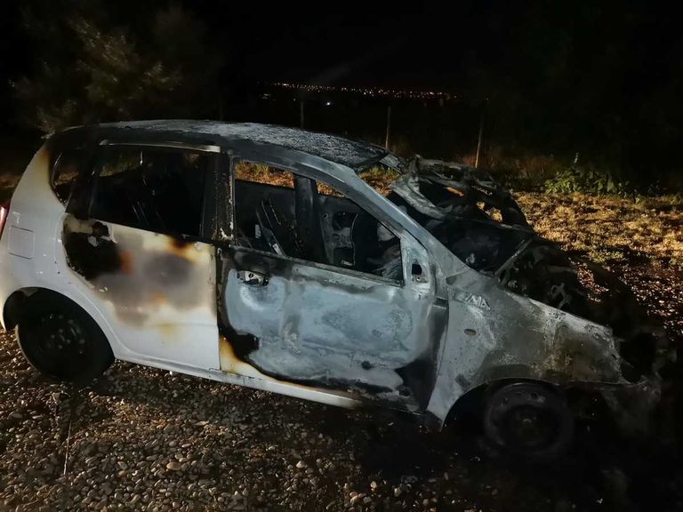Maşină distrusă de un incendiu (video)
